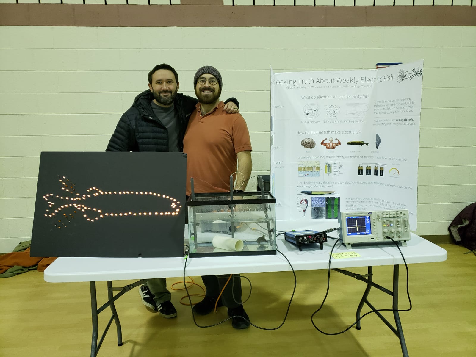 Grad students teaching K-12 teachers how to incorporate electric fish in their lessons
